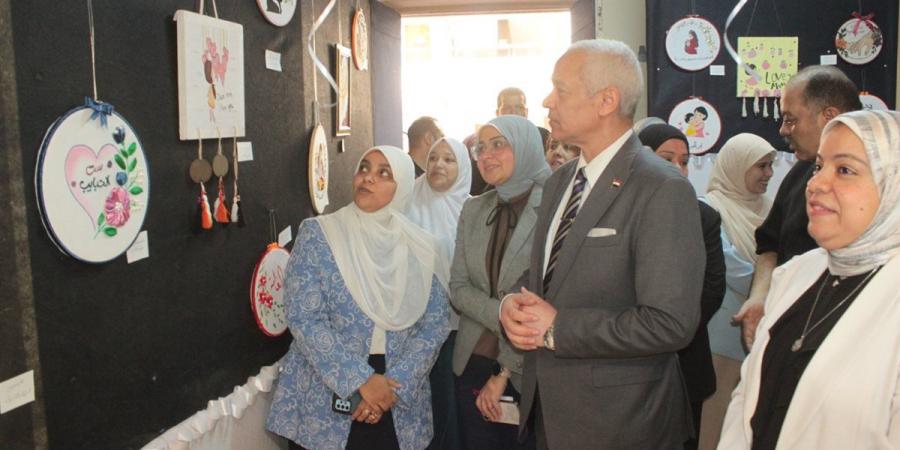 دعماً للإبداع الطلابي .. جامعة أسيوط تنظم معرض «بين يدي أمي» بكلية التربية النوعية