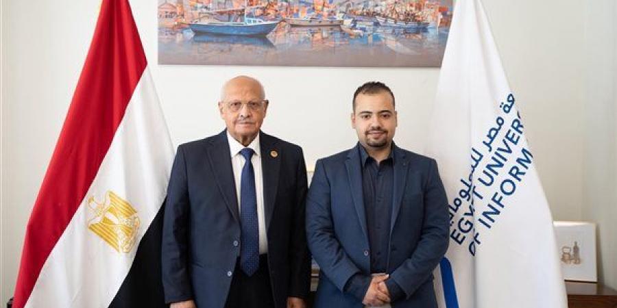 جامعة مصر للمعلوماتية تحقق إنجازًا عالميًا.. طالب يطور تطبيقًا يخدم ضعاف البصر في 130 دولة