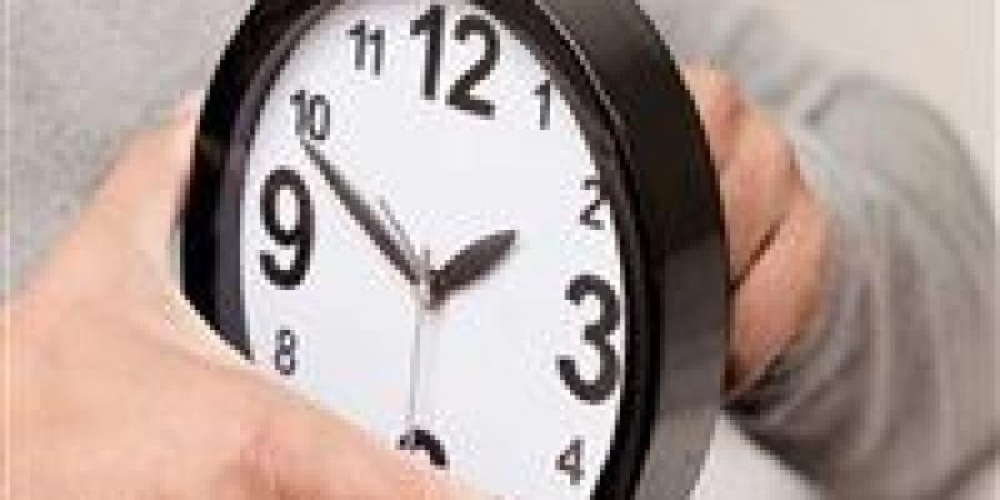 عاجل.. تقديم الساعة 60 دقيقة بقرار رسمي | تفاصيل العودة لـ التوقيت الصيفي وإنهاء التوقيت الشتوي