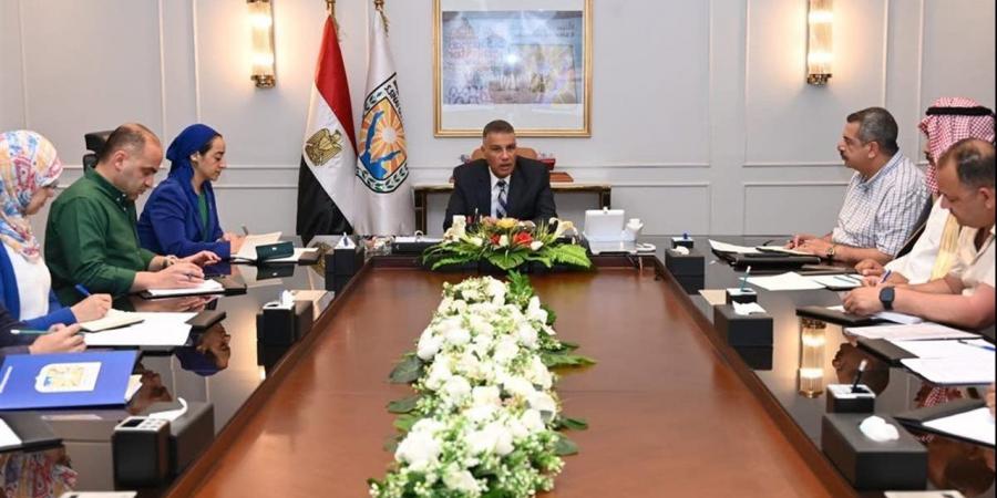 محافظ جنوب سيناء يضع اللمسات النهائية لانطلاق البطولة التنشيطية لسباق الهجن بشرم الشيخ