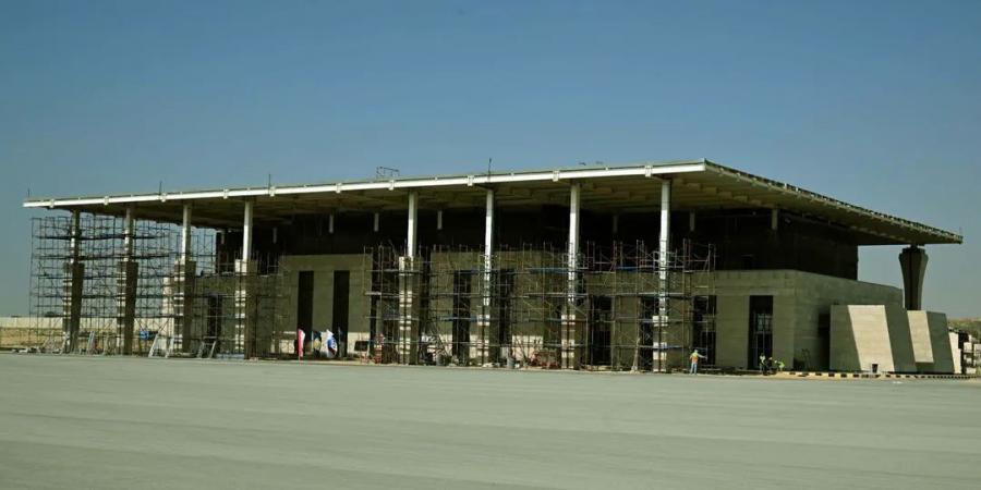 رئيس الوزراء يتابع الموقف التنفيذي لمشروع تطوير مطار العريش الدولي