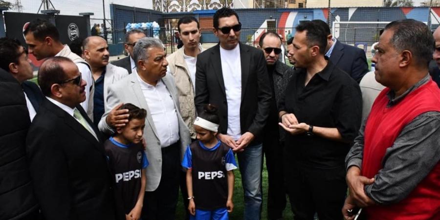 وزير الرياضة ومحافظ الدقهلية يتفقدان مركز شباب قولنجيل ويفتتحان ملعبًا قانونيًا به