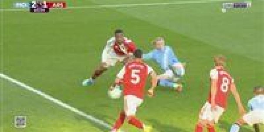 مان سيتي ضد آرسنال.. إيرلينج هالاند يسجل الهدف الثاني لـ مانشستر سيتي في مرمى أرسنال بالدوري الإنجليزي الممتاز