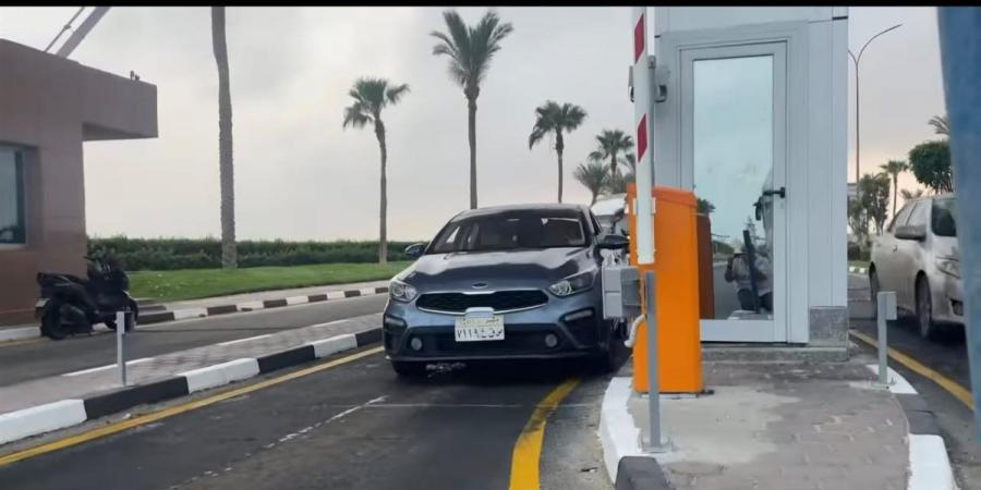 مطار الغردقة الدولي يواكب التطوير بمنظومة ذكية لتنظيم حركة المركبات