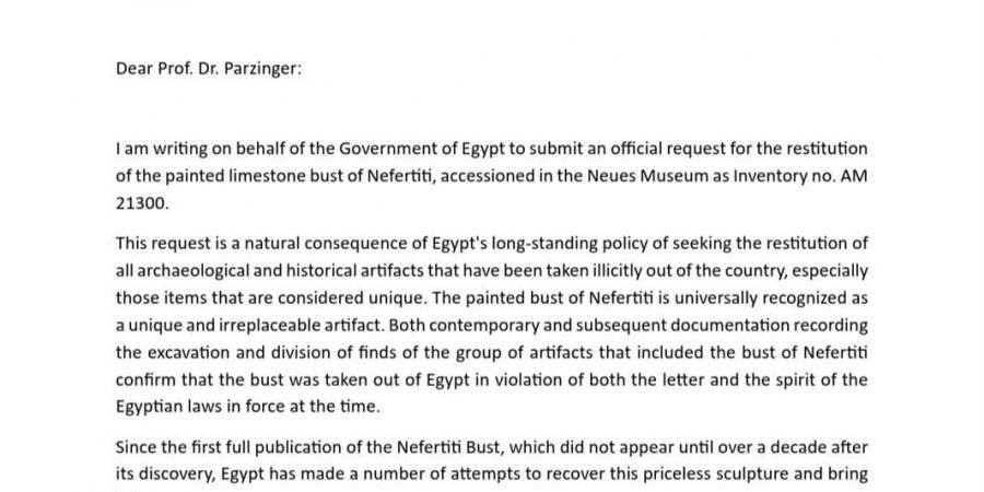 بالوثائق والصور.. زاهي حواس يكشف أول طلب رسمي مصري لاسترداد رأس نفرتيتي