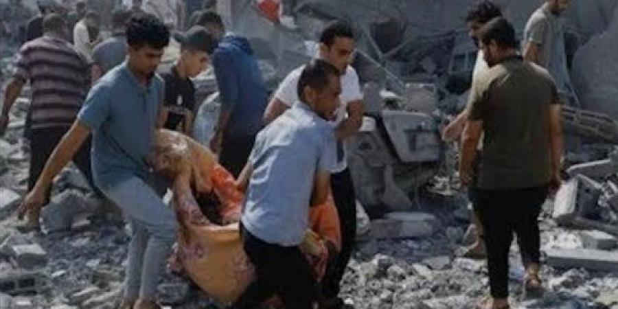 استشهاد فلسطيني وإصابة آخرين في قصف إسرائيلي وسط قطاع غزة