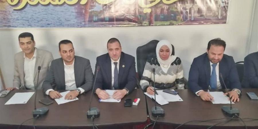 رئيس حي ثان المنتزه تبحث تسريع تنفيذ الخطة الاستثمارية لتحسين الخدمات