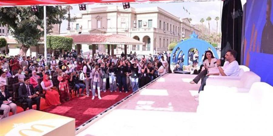 من الإدارة للإبداع.. زخم متواصل في ملتقى التوظيف بجامعة القاهرة