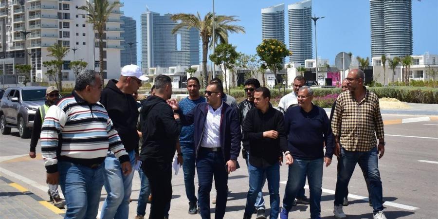 رئيس جهاز العلمين الجديدة يتفقد طريق البوليفار والمنطقة الاستثمارية