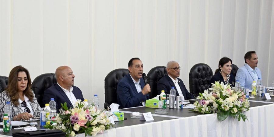 مدبولي يلتقى أعضاء مجلسي النواب والشيوخ وكبار مشايخ وعواقل سيناء