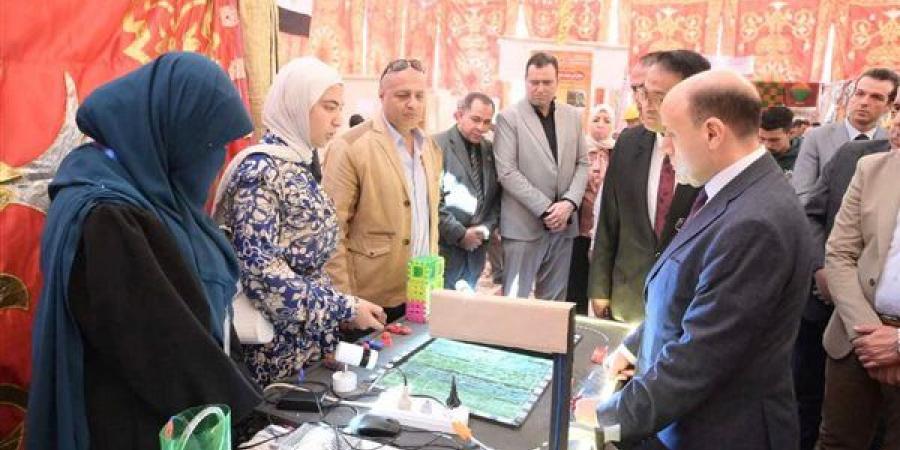محافظ الغربية يتفقد معرض مخرجات التعليم الفني بمشاركة 110 طالب