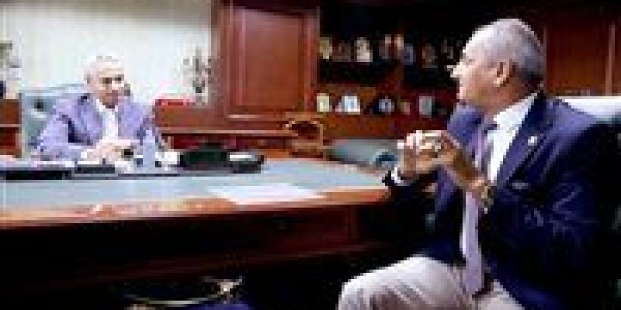 محافظ بني سويف يبحث دعم كرة القدم وتطوير الكوادر الرياضية بالمحافظة