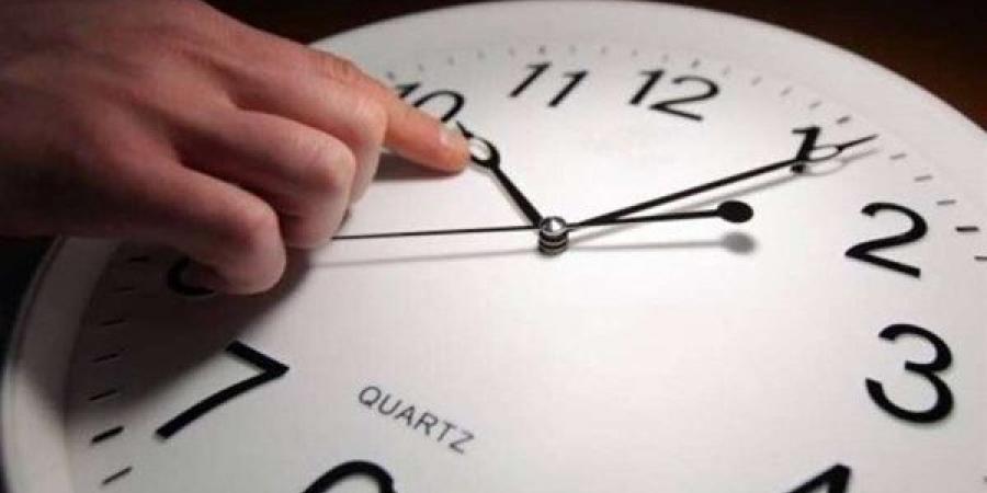 أيام على تطبيق التوقيت الصيفي.. اعرف الموعد الرسمي في جميع أنحاء الجمهورية