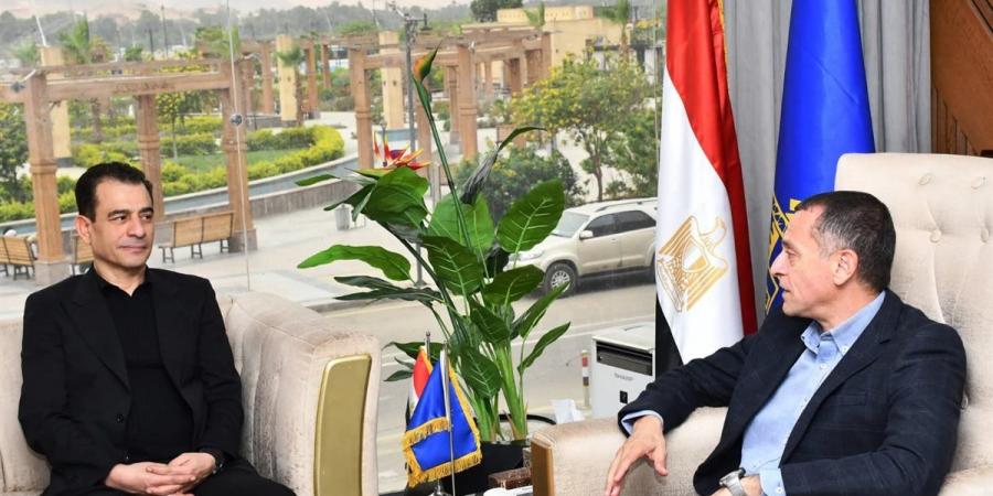 محافظ أسوان يلتقي رئيس هيئة قصور الثقافة لبحث دعم الحراك الثقافي والفني