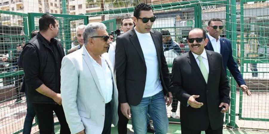 وزير الرياضة ومحافظ الدقهلية يقومان بجولة تفقدية بنادي جزيرة الورد