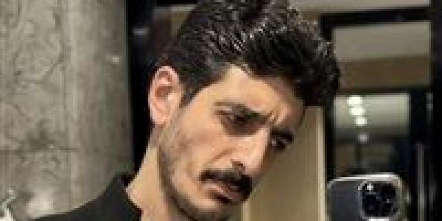 سنة بدلًا من سنتين.. تخفيف الحكم على “شاكر محظور” في قضية المحتوى الخادش