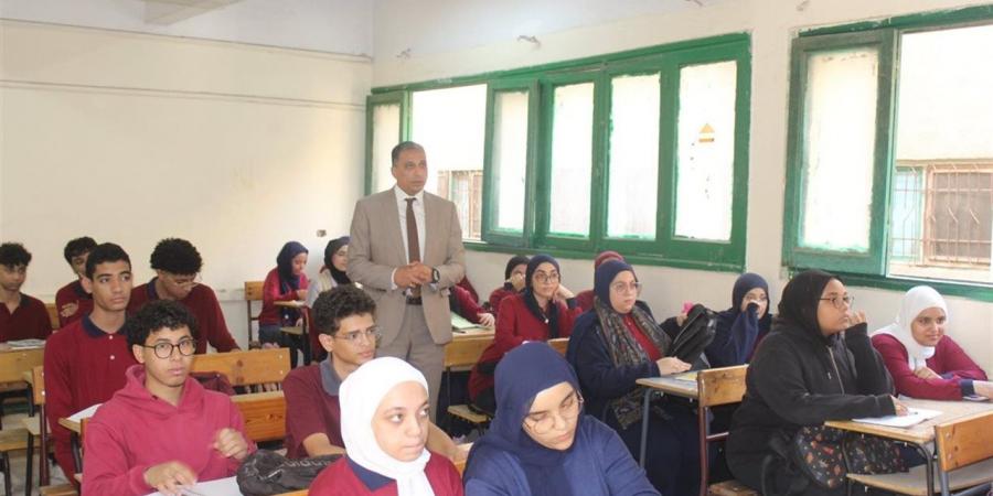 ​مدير "تعليم الجيزة" يوجه بتفعيل القانون مع الطلاب المتجاوزين لنسب الغياب