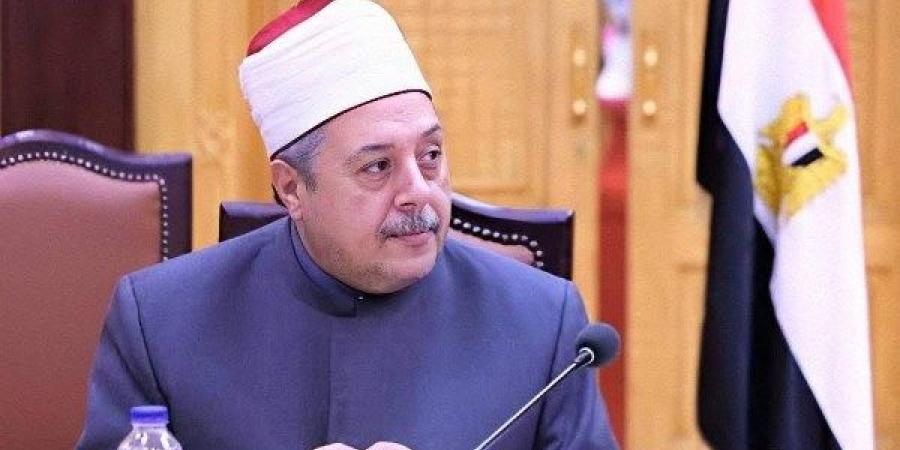 وزير الأوقاف يهنئ الشيخ أيمن عبد الغني بتكليفه الجديد في وكالة الأزهر