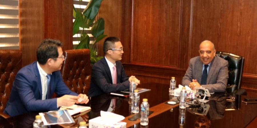وزير الكهرباء يبحث مع "هواوي" دعم التعاون في مجالات الطاقة المتجددة