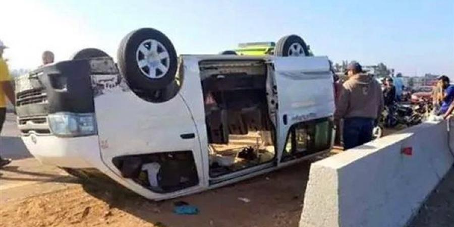 مصرع وإصابة 9 أشخاص في انقلاب ميكروباص جنوب البحر الأحمر