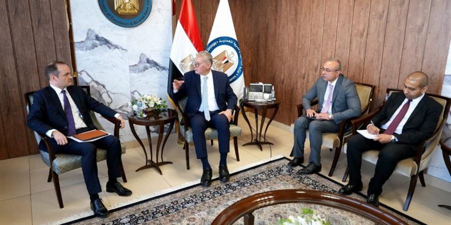 وزير البترول يبحث مع "أباتشي" حوافز جديدة لرفع الكفاءة وزيادة الإنتاج