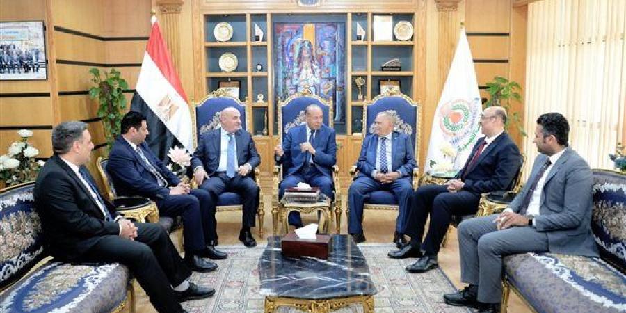 جامعة المنصورة تبحث مع وفد وزارة التعليم العالي العراقية تعزيز آفاق التعاون