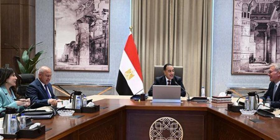 مدبولي يتابع موقف ترشيد استهلاك المواد البترولية في عدد من المشروعات الحكومية