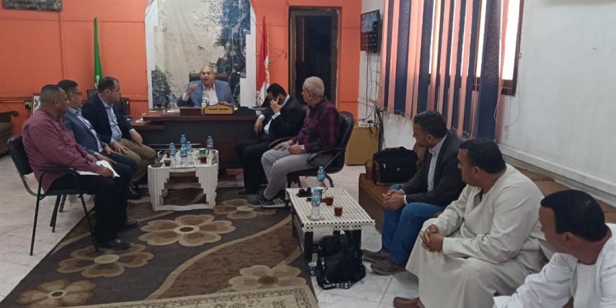 نائب محافظ الجيزة يتفقد مشروع الصرف الصحي بقريتي برنشت والمتانيا بمركز العياط