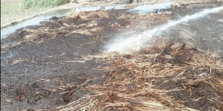 النيران تلتهم جرن قمح فى أبو مناع بدشنا