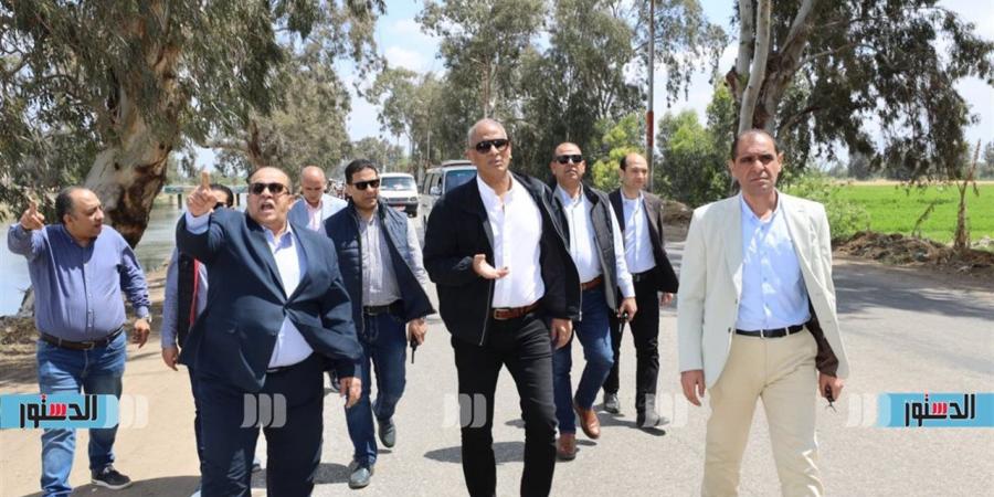 محافظ كفرالشيخ يتفقد النقاط الخطرة بعدد من الطرق لوضع حلول عاجلة