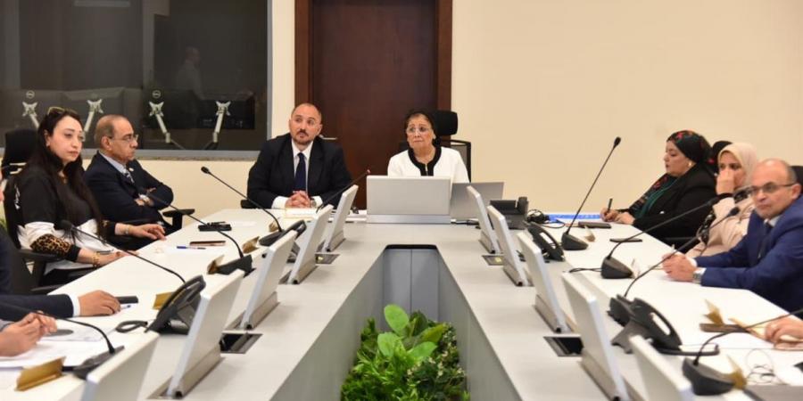 نائب وزير الصحة تبحث مع الجامعات تعزيز التعاون لتنفيذ الاستراتيجية الوطنية للسكان والتنمية وخطة 2025–2027