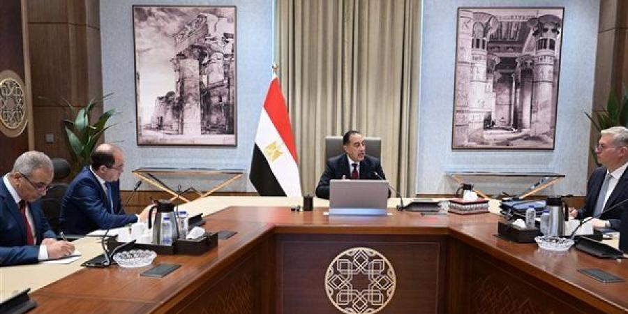 مدبولي يتابع مع وزيري المالية والبترول عددًا من ملفات العمل المشترك