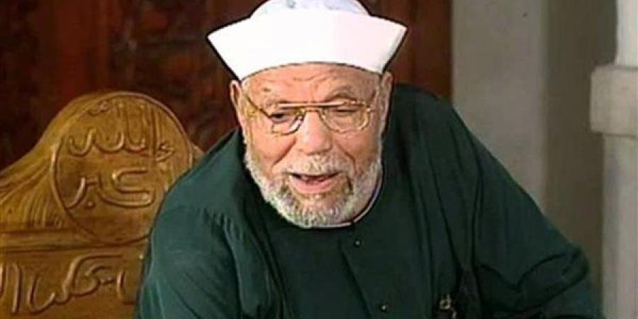 لماذا كان الإمام يهرب من مشاهدة نفسه على التلفاز؟.. سكرتير الشعراوي يكشف