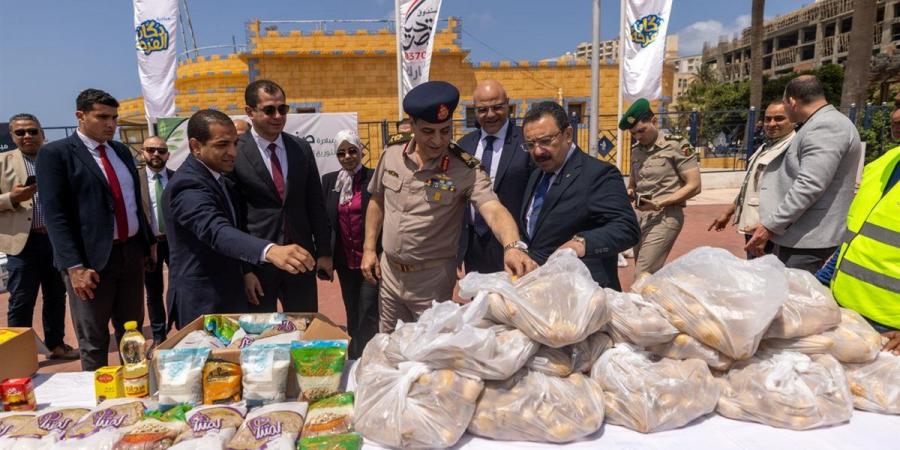 صندوق تحيا مصر يوزع 41 ألف قطعة ملابس و1500 كرتونة غذاء بجامعة الإسكندرية