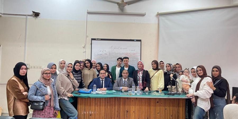 مناقشة فردية متميزة لمشروعات تخرج شعبة الإذاعة والتليفزيون بآداب الزقازيق