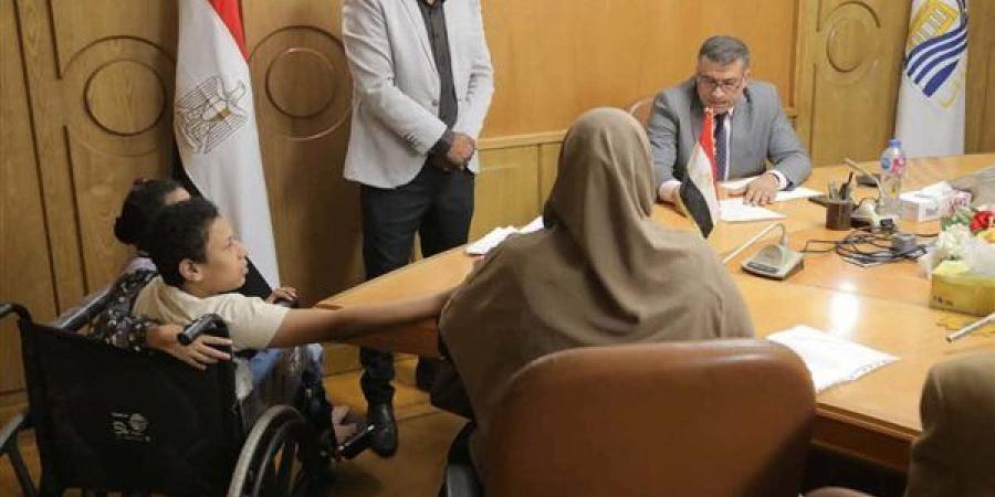 355 شكوي وطلبًا على مكتب محافظ قنا