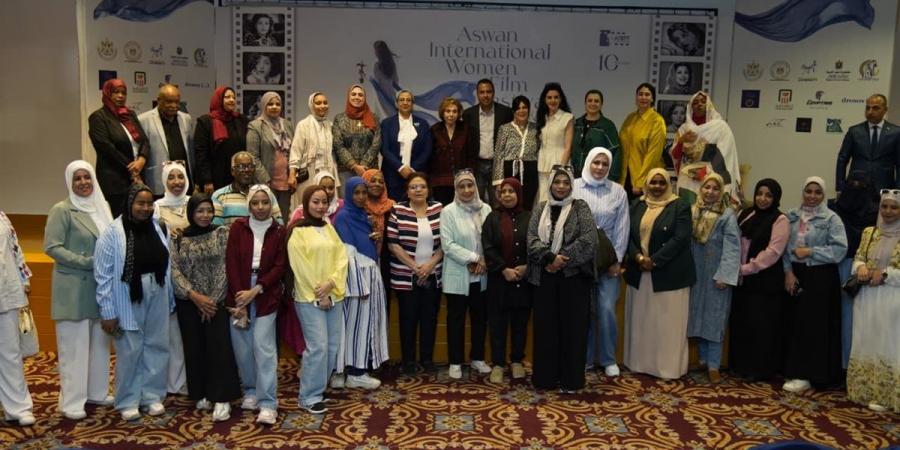 السفيرة ميرفت التلاوي تدعو أبناء أسوان للفخر بهذا البلد