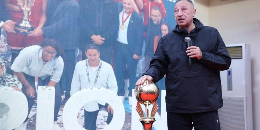 شبانة: بعد كل هذا التاريخ والإنجازات.. هل تزايدون على محمود الخطيب الآن؟!