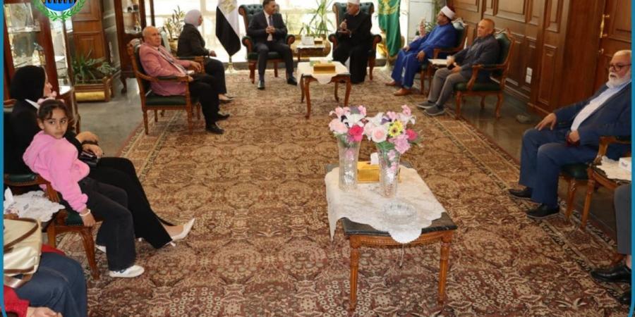 محافظ القليوبية يكرم رئيس المنطقة الأزهرية بالقليوبية بمناسبة بلوغه السن القانونية للمعاش