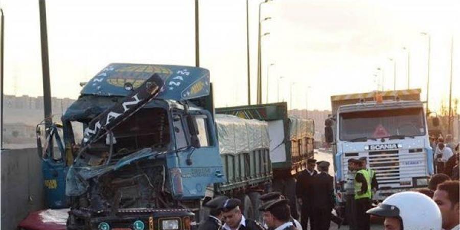 إصابة شخصين في انقلاب تريلا محملة بالرمال بطريق "الزعفرانة بنى سويف"