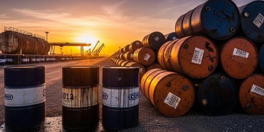 أسعار النفط تتراجع وسط ترقب لمحادثات أمريكية إيرانية