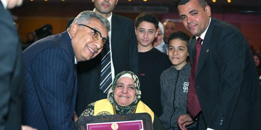 محافظ الدقهلية يشهد حفل تكريم الأمهات المثاليات بقصر ثقافة المنصورة