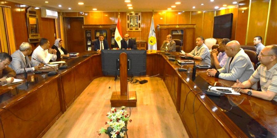 محافظ أسيوط يشدد على تسريع العمل بملف التقنين والتصالح في مخالفات البناء