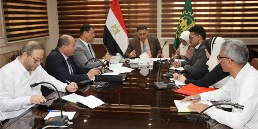 محافظ القليوبية يتابع الموقف التنفيذي لمشروعات مياه الشرب والصرف الصحي
