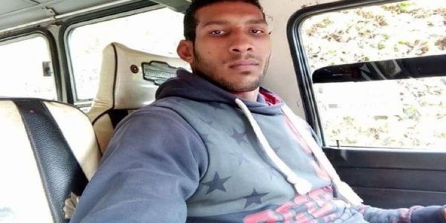 بلطجي ينهي حياة حمبوزة بسبب 1500 جنيه.. طعنه على كراسي مقهى كرداسة| فيديو