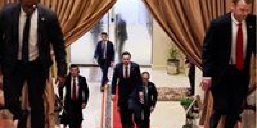 بين صفقات «ترامب» ومناورات طهران.. فانس ينتظر الإشارة والمنطقة تنتظر الانفجار