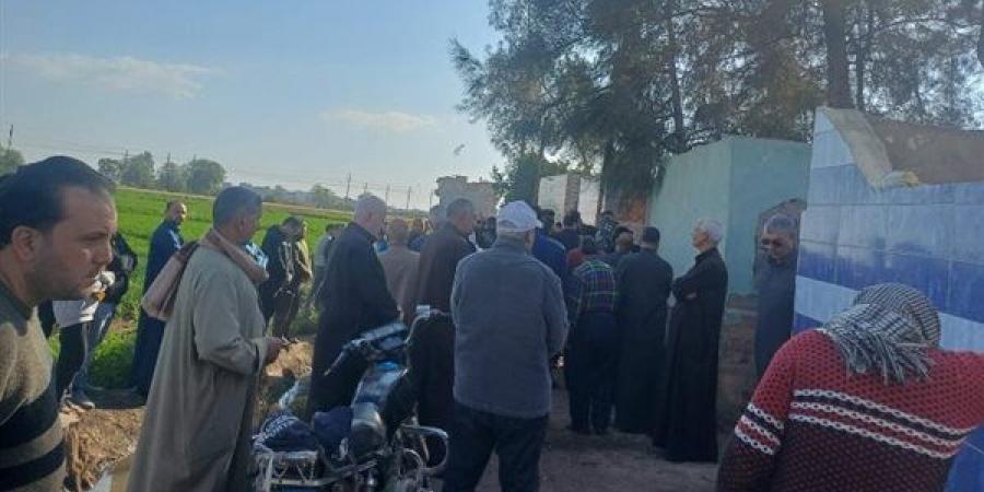 تشييع عروس توفيت ليلة زفافها في مشهد حزين بالشرقية