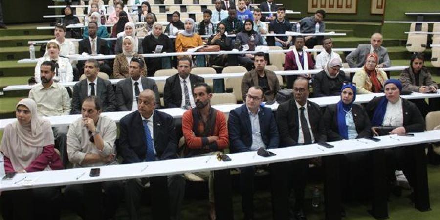 طلاب جامعة العاصمة في زيارة علمية إلى مركز غنيم بجامعة المنصورة