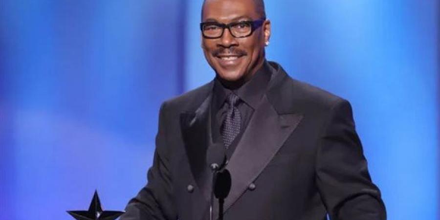 إيدي ميرفي يشارك متابعيه أخبارًا عائلية سعيدة