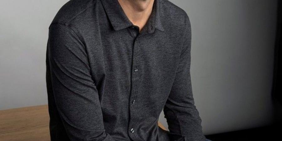 نهاية حقبة تيم كوك بعد رحلة الـ 4 تريليونات وبداية عصر تيرنوس في آبل